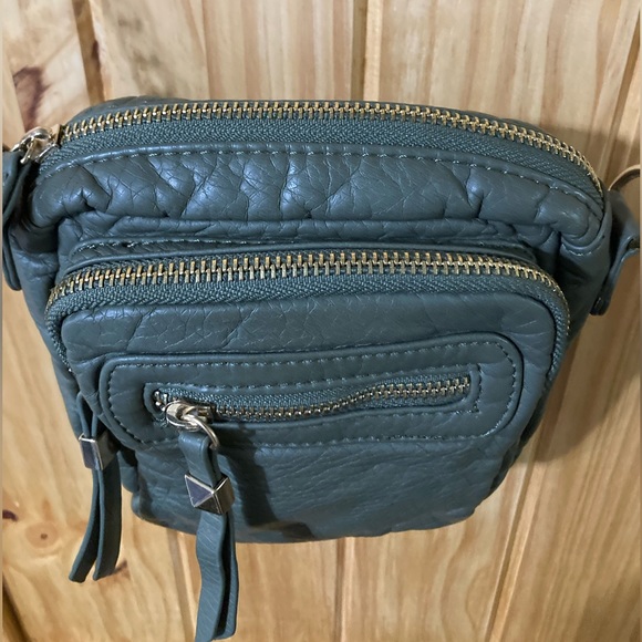 EUC - Olive green crossbody bag with gold hardware - Picture 4 of 10